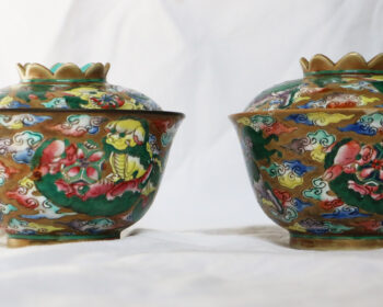Superbe paire de bols couverts chinois à décors de chiens de Fô – Jiaqing Period (1796-1820)