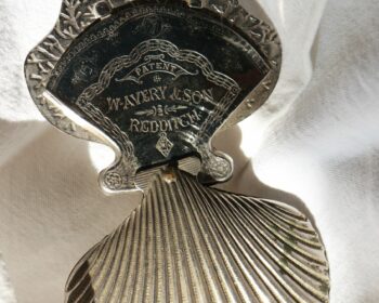W. AVERY & SON –  Boîte à aiguilles de couture en forme de coquille St Jacques – époque Victorienne – ORIGINAL – 1871